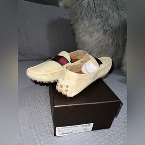 Gucci Beige Loafers with Green and Red Stripe